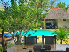 Villa Maridadi with pool